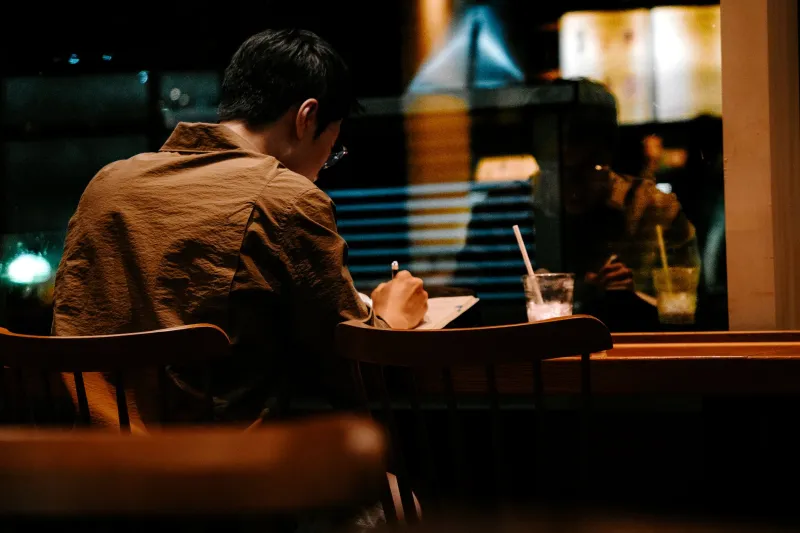 The Quiet Room: How Cutting Off the Feedback Faucet Finally Unlocked My Best Creative Work